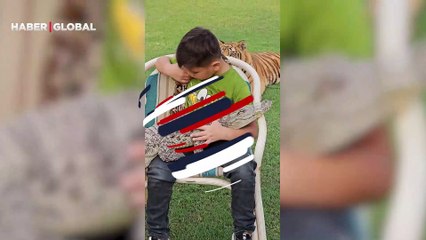 Yılan ve timsahla oynayan çocuk viral oldu! Kaplan detayına dikkat