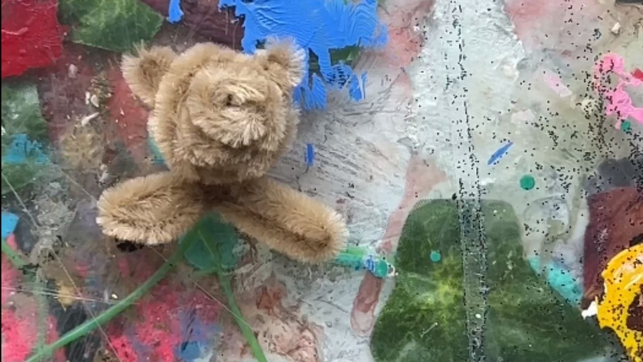 DIY artist shares how to make teddy bear with pipe cleaners *Easy Craft*