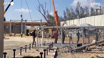 Descargar video: Gaza, i preparativi al valico di Rafah per l'arrivo degli aiuti umanitari