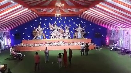 भक्त कर रहे शक्ति की आराधना, दर्शन को पहुंचने लगी भीड़