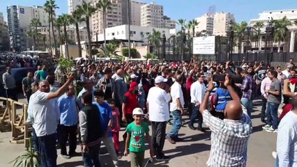 بالهتافات والأعلام.. أهالى الإسكندرية يشاركون في مظاهرات التضامن مع فلسطين