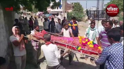 Watch Video : यहां शव दफनाने के लिए मना किया तो धरने पर बैठे परिजन, पुलिस पहुंची