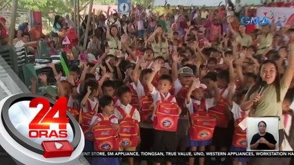 GMA Kapuso Foundation, namigay ng school supplies sa Balut Island sa Davao Occidental | 24 Oras