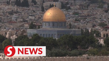 Friday prayers take place in Jerusalem under tight security