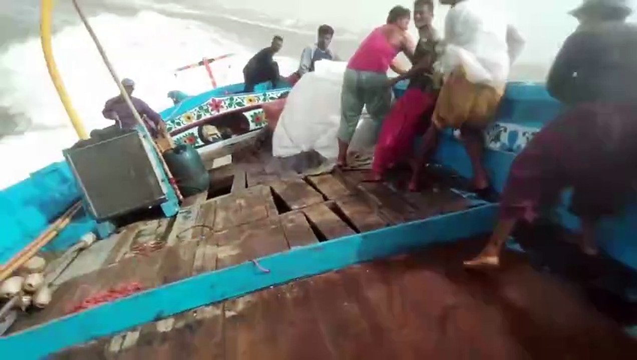 Fishermen in Dangerous Waves _ Ibrahim Hyderi ( Peraath Season )