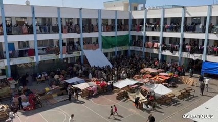 Khan Younis, la preghiera del venerd? in una scuola adibita a rifugio