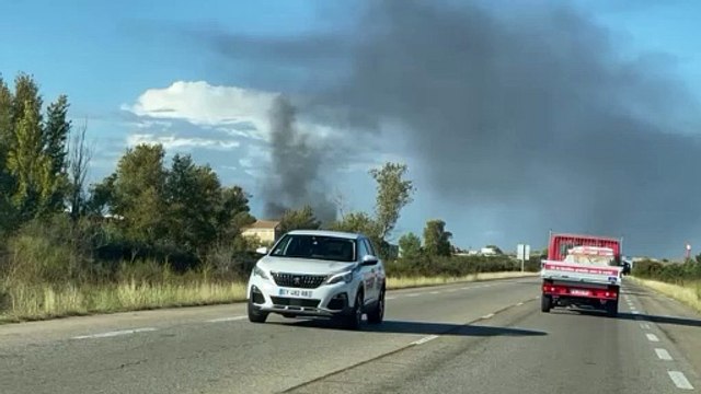 Istres. Un incendie en cours du côté de la Zone du Tubé dans l'entrepôt France Piscines