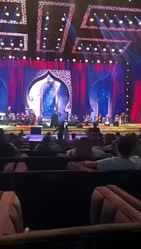 أصالة تتعرض لموقف محرج على المسرح أثناء إحياء حفلها بالرياض