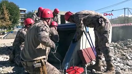 Van'da Polis ve Jandarma Deprem Tatbikatı Gerçekleştirdi