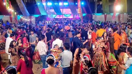 अम्बो थारो गरबो रमतो जाए...पंजाबी और गुजराती फ्यूजन गीतों पर झूमे गरबा प्रेमी