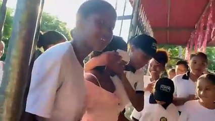 Joven de escasos recursos celebra sus 15 años