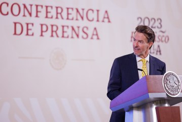 AMLO firma convenio con Teletón y Bienestar para dar una casa a activista