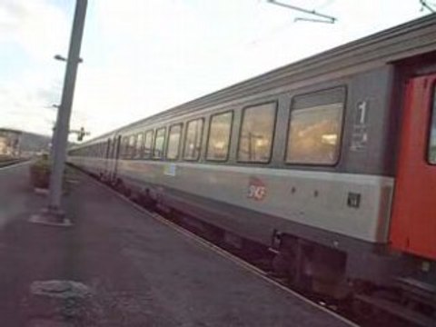 manoeuvre de la bb 67586 fret avec 9 voitures corails