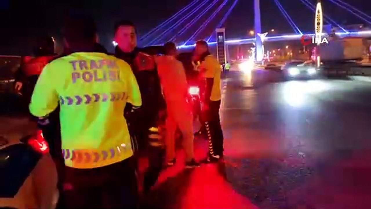 İzmit'te polis kovalamacası sonucu 2 ruhsatsız tabanca ele geçirildi