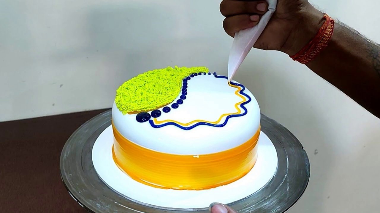 #TrendingCake एक और नई cake design आप लोगों के लिए | Butter Schoch cake | SO TASTY