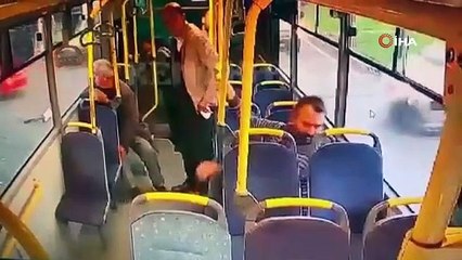 Halk otobüsü ile çarpışan işçi servisi devrildi: 11 yaralı