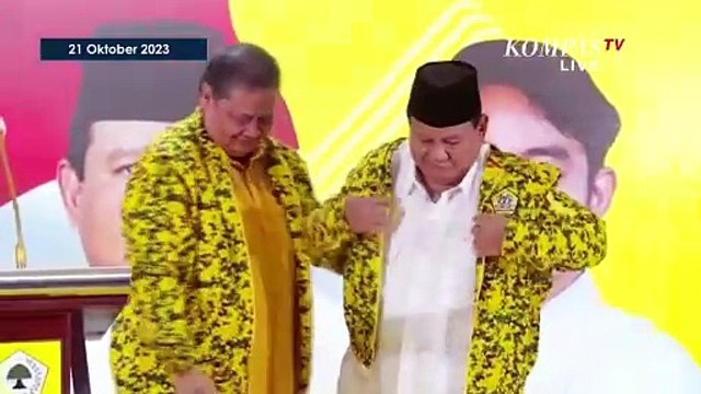 Aksi Prabowo Subianto Pakai Jaket Golkar Sambil Gaya Silat di Rapimnas