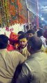 Video: विंध्याचल मंदिर में भिड़े पुलिस और पंडे, बिना लाइन के दर्शन कराने को लेकर हुआ विवाद