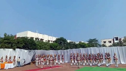 Tải video: Salute given remembering the sacrifice of immortal martyrs