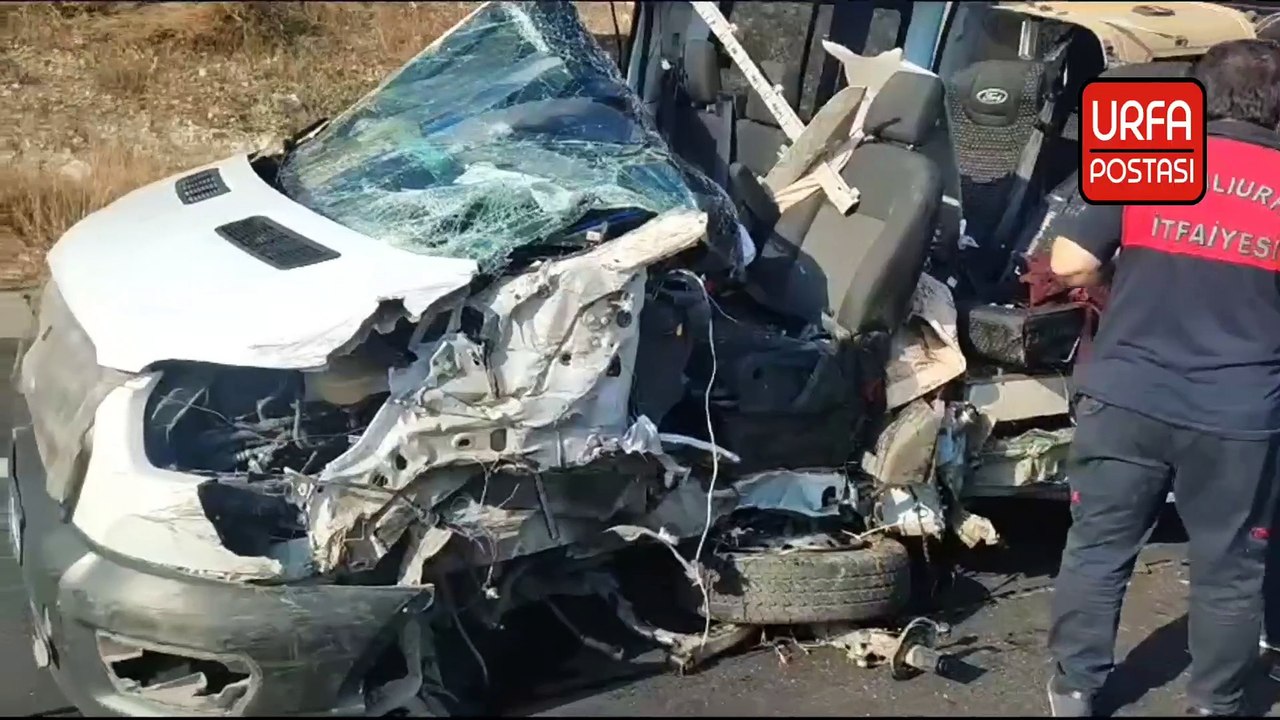 Gaziantep-Şanlıurfa otoyolunda minibüsle kamyon çarpıştı: 5 ölü 5 yaralı
