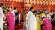 Kajol मुंबई के जुहू दुर्गा पूजा पंडाल में फिसली, गिरने से बाल बाल बची