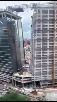 Yürekler ağza geldi! İnşaat iskelesi çöktü, işçiler 150 metre yükseklikte asılı kaldı