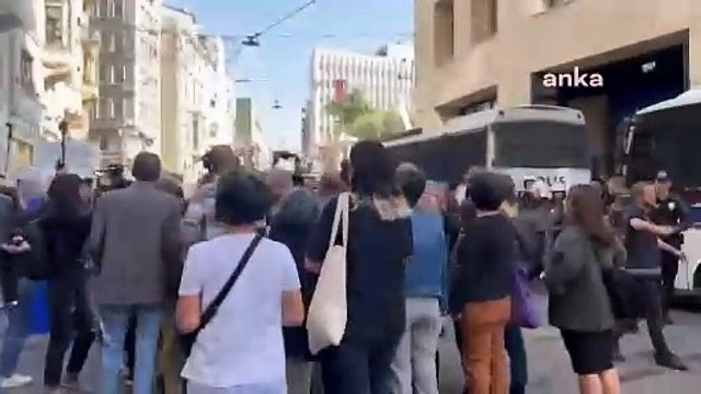 Cumartesi Anneleri Gözaltında Kaybedilen Yakınlarının Akıbetini Sormak İçin Oturma Eylemi Yaptı