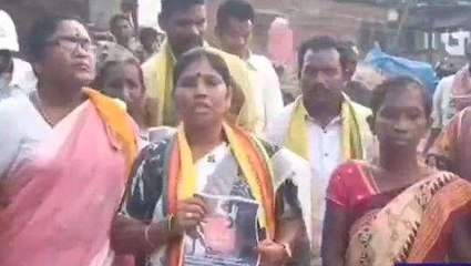 పార్వతీపురం జిల్లా: రహదారి కావాలంటూ నిరసన