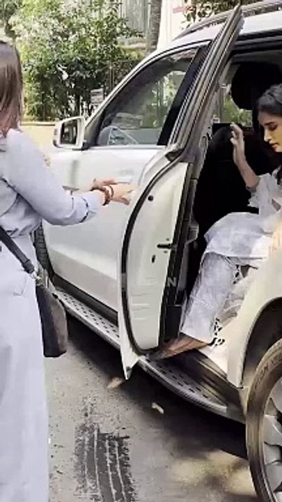 Rasha Thadani's White Ethnic Attire: A Study in Elegance