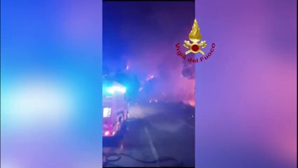 Incendi: 150 persone evacuate, devastazione nel Messinese