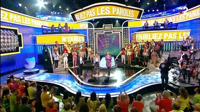 Nagui rend hommage à Denis Grare, un musicien décédé en septembre, dans N'oubliez pas les paroles . France 2