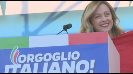 Meloni festeggia un anno da "underdog" alla guida del governo