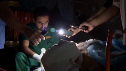 Gaza hospital doctors forced to operate in torchlight due to power shortage