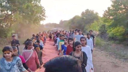छतरपुर: महाकाली मंदिर से डान माता मंदिर तक निकाली गई विशाल चुनरी यात्रा,देखें video