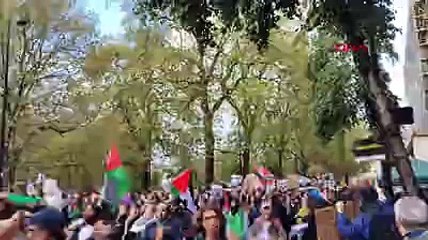 Londra'da on binler yürüdü: Gazze'de soykırım var!