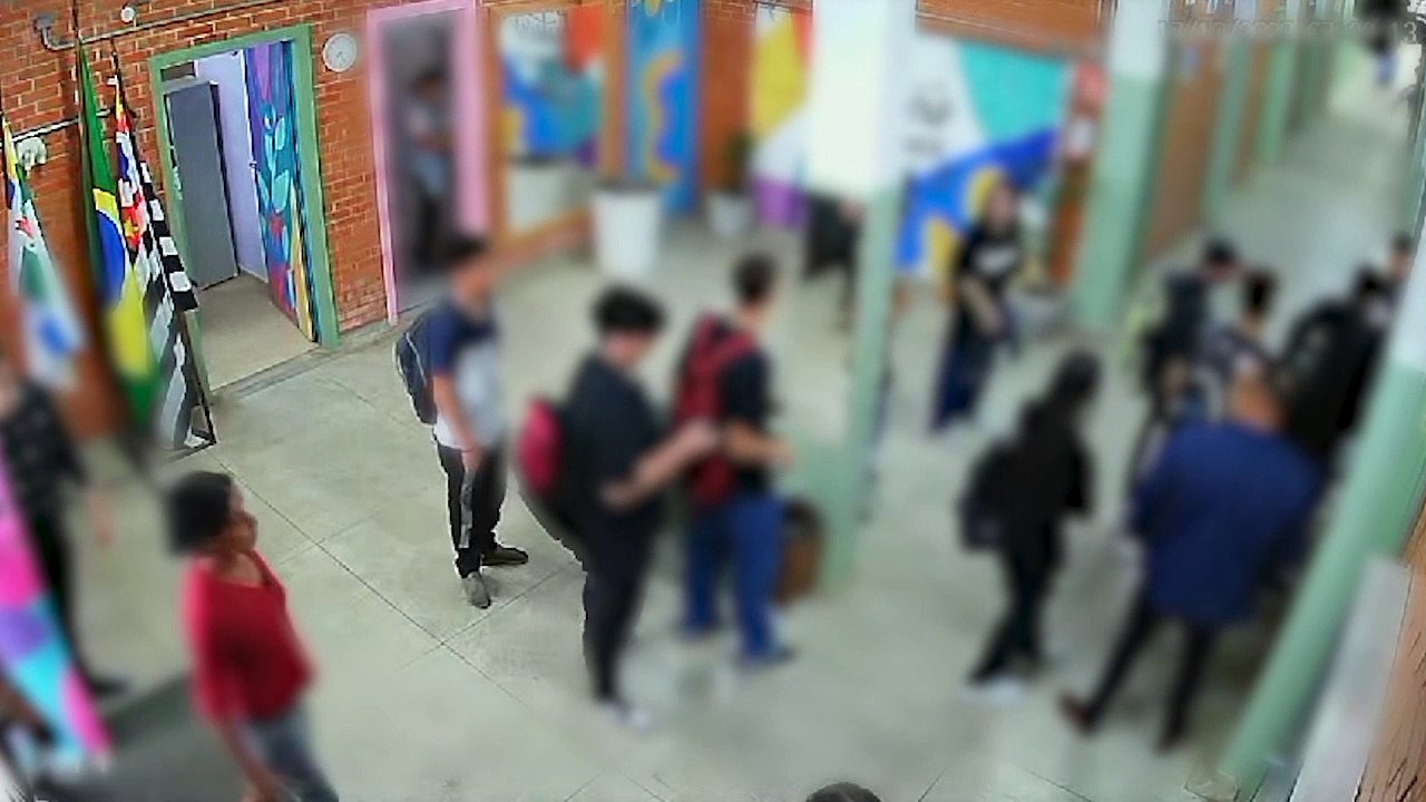 Professora é agredida por mãe de aluno em escola estadual em SP