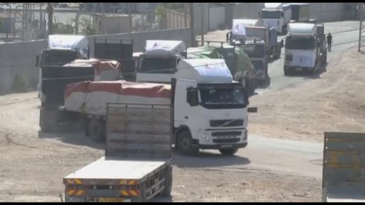 Medio Oriente, l'arrivo a Gaza dei camion con gli aiuti umanitari
