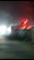 Video: हापुड में पेपर रोलर फैक्ट्री में लगी आग, दमकल विभाग की सतर्कता से बड़ा हादसा टला