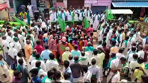 கர்நாடகா அரசை கண்டித்து தஞ்சையில் 500க்கும் மேற்பட்ட விவசாயிகள் டிராக்டர்களுடன் ஆர்ப்பாட்டம்