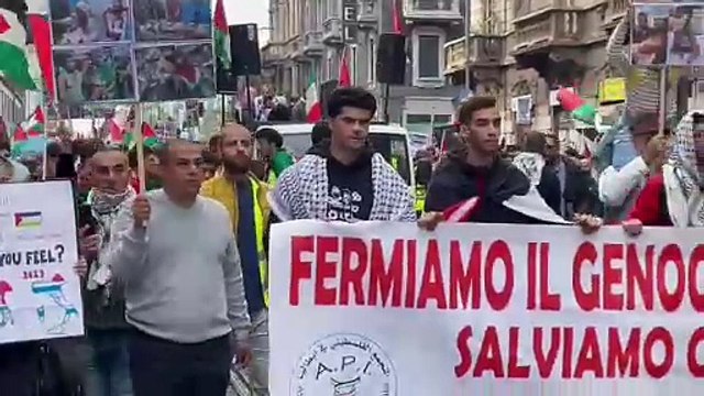 Milano, il corteo pro Palestina tra slogan e bandiere