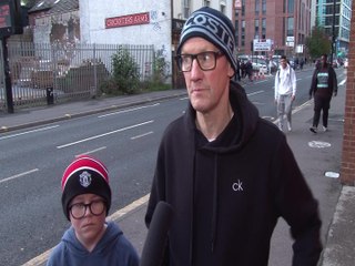 United fans pay tribute to Sir Bobby Charlton after his passing