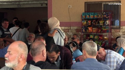 شاهد: فلسطينيون مزدوجو الجنسية  ما زالوا ينتظرون عند معبر رفح