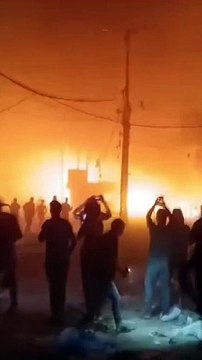 İsrail Nuseyrat Mülteci Kampı'nda pazar yerini vurdu