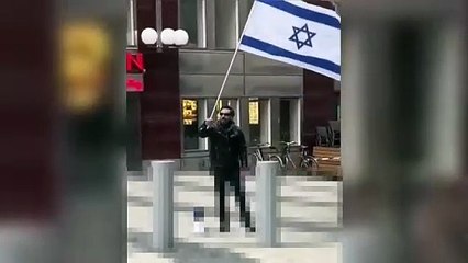 Iraklı Salwan Momika İsrail bayrağı açarak Kur'an-ı Kerim'e saldırdı