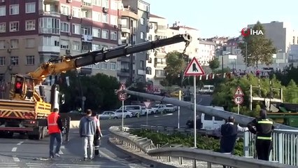 Bahçelievler'de İETT şoförünün çarptığı direk kaldırıldı, trafik normale döndü