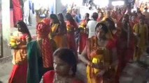 बच्चों के झांकियों के साथ निकाली मां दुर्गा की भव्य शोभायात्रा, देखें लाइव वीडियो