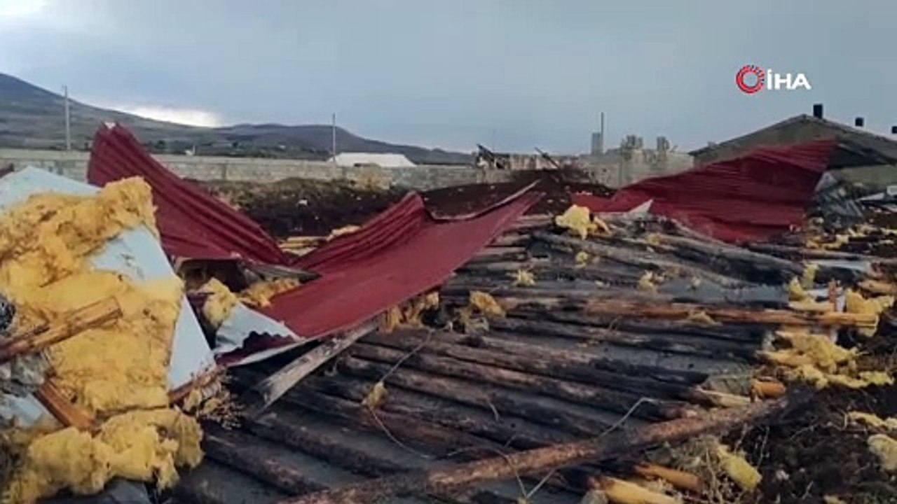 Hortum çatıları kağıt gibi savurdu