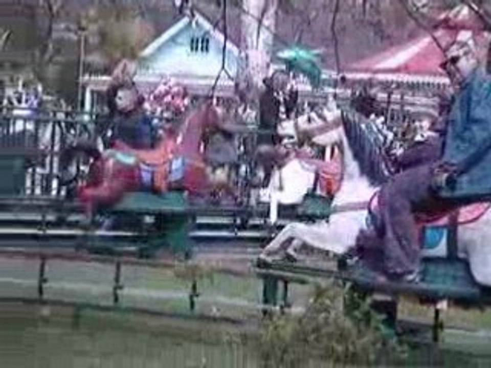 Gabrielle et papa font du cheval