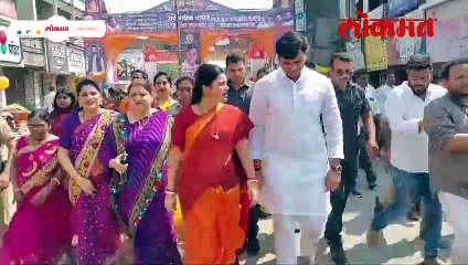 शरद पवारांसाठी नवनीत राणा, रवी राणांचं साकडं.. पदयात्रेत काय झालं?