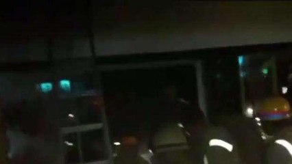 लखनऊः गोदरेज के शोरूम में अचानक लगी आग, मौके पर पहुंची फायर विभाग की टीम